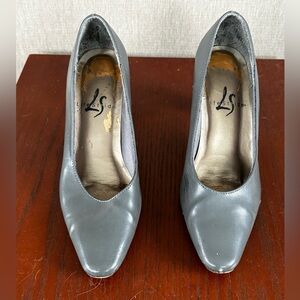 Gray Leather heels - Size 4B